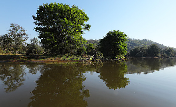 Dam lake Malilangwe