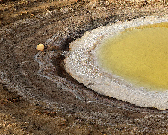 Salt well
