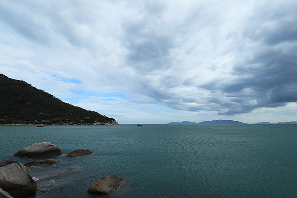 Incoming storm Ninh Van Bay