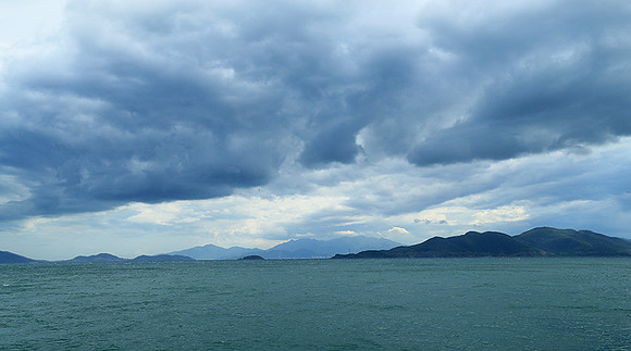Incoming storm Ninh Van Bay