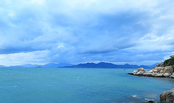 Incoming storm Ninh Van Bay