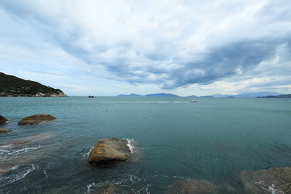 Incoming storm Ninh Van Bay