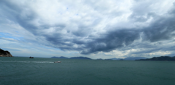 Incoming storm Ninh Van Bay