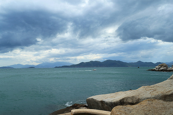 Incoming storm Ninh Van Bay
