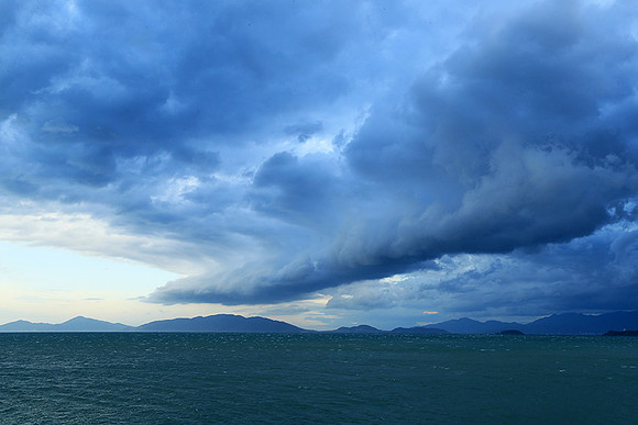 Incoming storm Ninh Van Bay