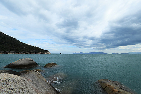 Incoming storm Ninh Van Bay