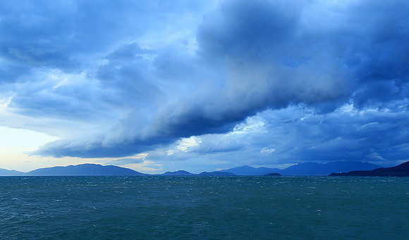 Incoming storm Ninh Van Bay