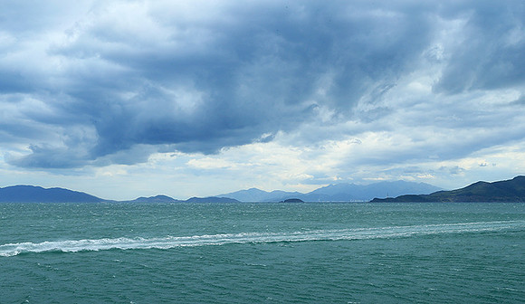 Incoming storm Ninh Van Bay