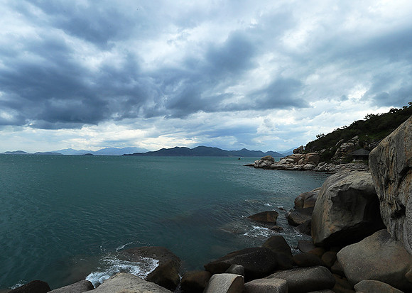 Incoming storm Ninh Van Bay