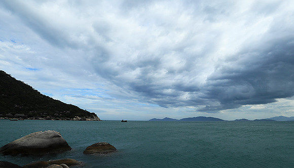 Incoming storm Ninh Van Bay