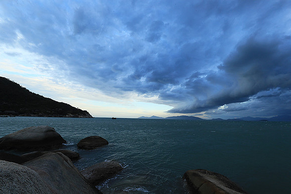 Incoming storm Ninh Van Bay