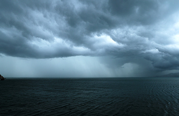 Incoming storm at Ninh Van Bay