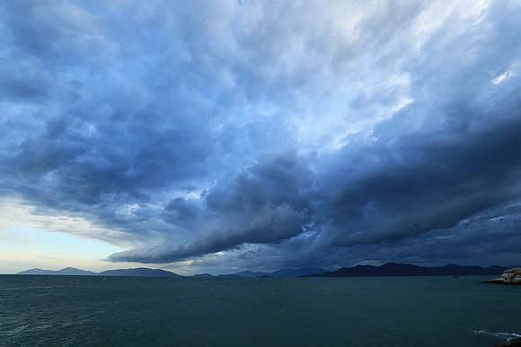 Incoming storm Ninh Van Bay