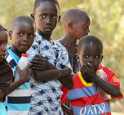 At Ndianda, village in the bush (dans un village de brousse)
