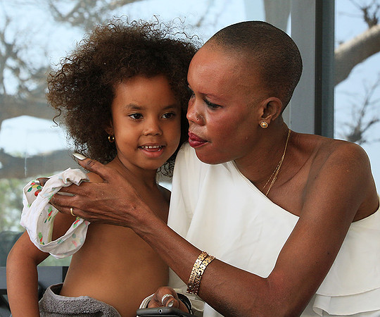 My friend Hélène with her little daughetr
