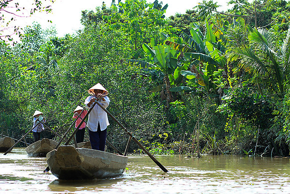 Vietnam - life on water