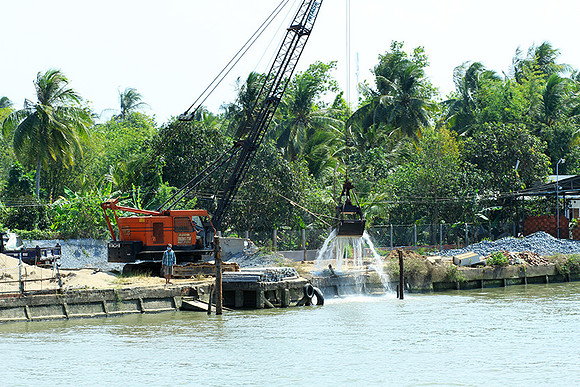 Vietnam - life on water