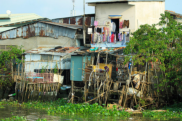 Vietnam - life on a channel