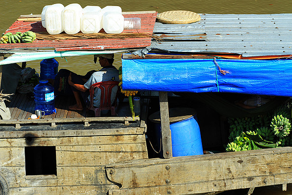 Vietnam - life on water