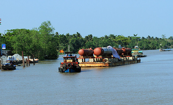 Vietnam - life on water