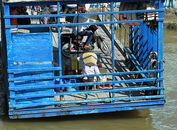 Vietnam - life on water