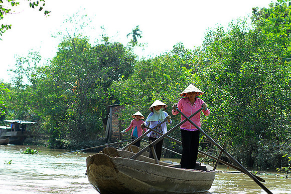 Vietnam - life on water