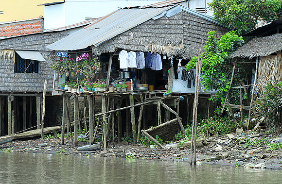 Vietnam - life on a channel