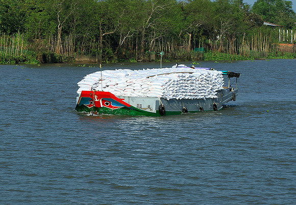 Vietnam - life on water