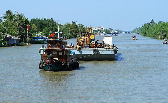 Vietnam - life on water
