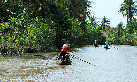 Vietnam - life on water