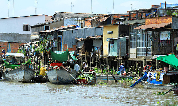 Vietnam - life on a channel