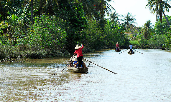 Vietnam - life on water
