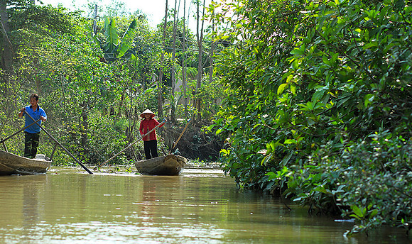 Vietnam - life on water