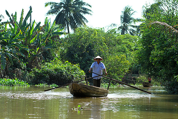 Vietnam - life on water