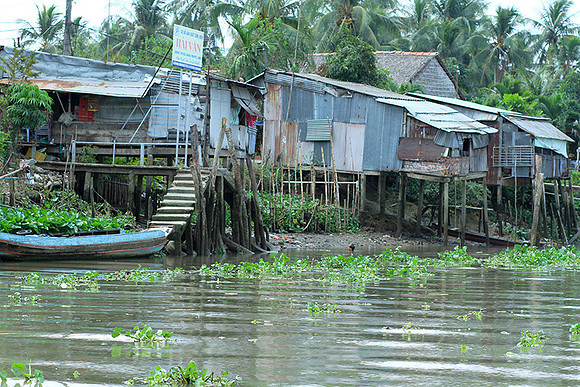 Vietnam - life on a channel