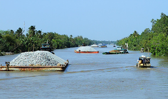 Vietnam - life on water