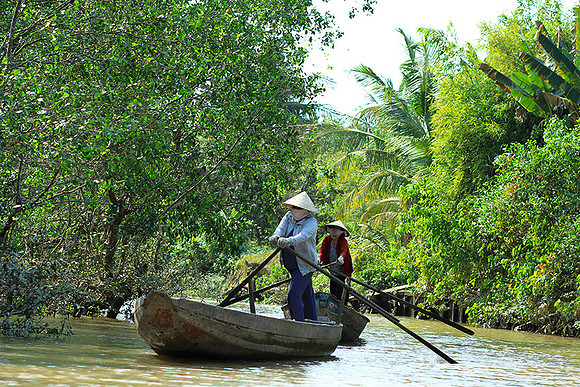 Vietnam - life on water
