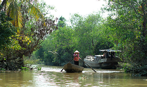 Vietnam - life on water
