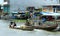 Vietnam - life on a channel