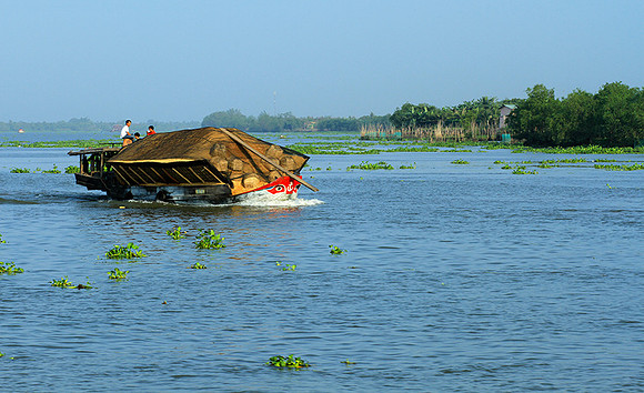 Vietnam - life on water