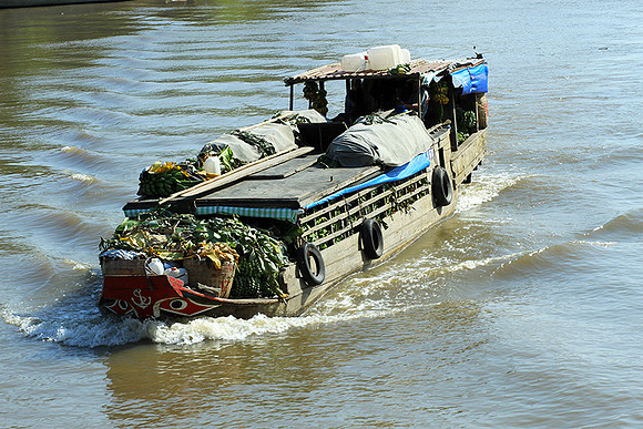 Vietnam - life on water