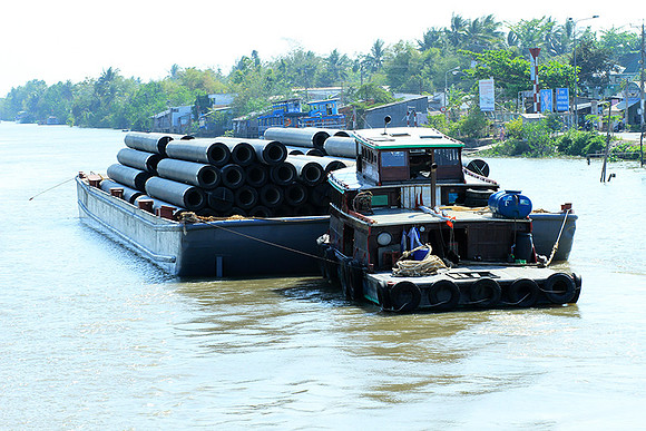 Vietnam - life on water