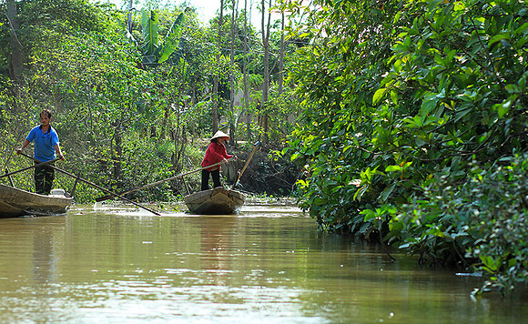 Vietnam - life on water