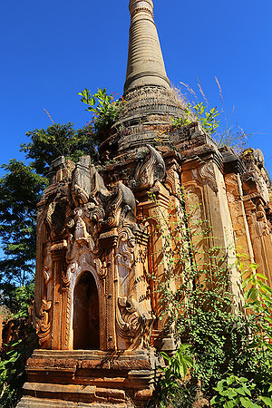 Inn Dein stupa forest - Inle lake