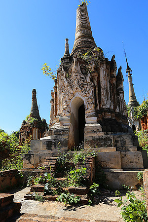 Inn Dein stupa forest - Inle lake
