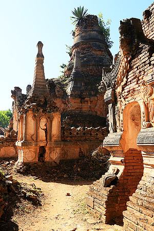 Inn Dein stupa forest - Inle lake