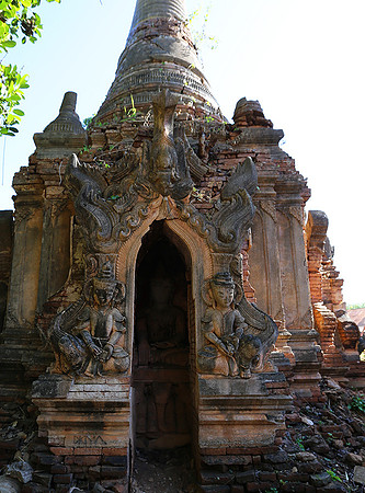 Inn Dein stupa forest - Inle lake