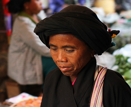 Kengtung - portrait at a street market