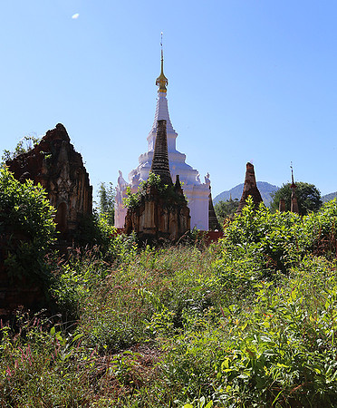 Inn Dein stupa forest - Inle lake