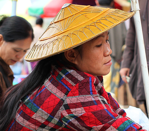 Kengtung - portrait at a street market
